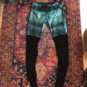 Alo Goddess Leggings - Size M